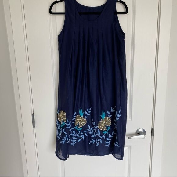 LIÈBO | sleeveless dress with embroidered detail - Picture 1 of 10